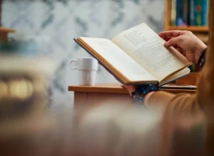 10 Buku yang Wajib Dibaca Sebelum Usia 30